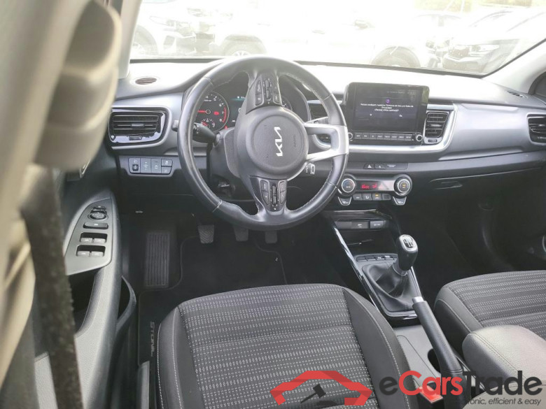 KIA Stonic / 2017 / 5P / todoterreno 1.0 T-GDi 88kW (120CV) MHEV iMT Drive #3