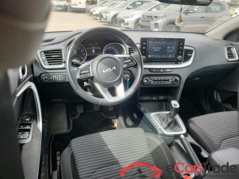 KIA Ceed / 2021 / 5P / berlina con portón 1.0 T-GDi 74kW (100CV) Drive #3