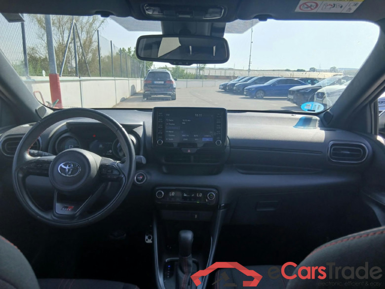 TOYOTA Yaris / 2020 / 5P / berlina con portón 1.5 120H GR Sport #3