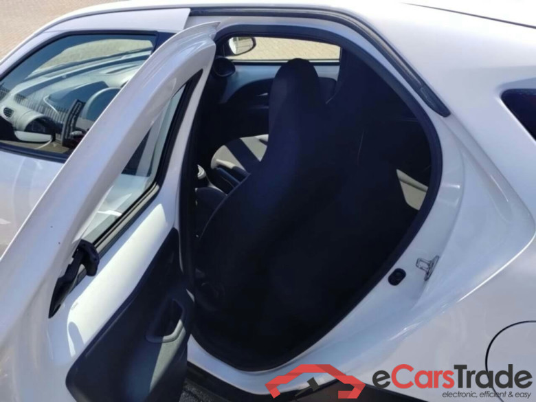 TOYOTA Aygo X 1.0 VVT-i MT Play #5
