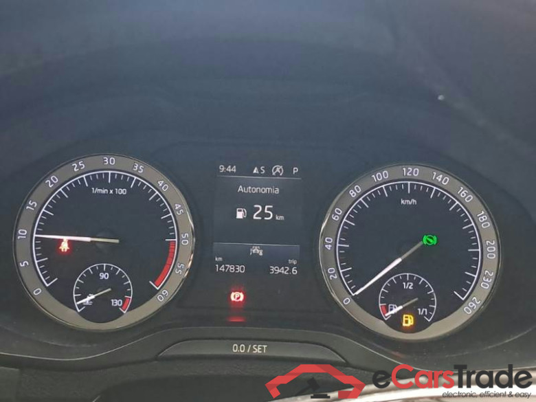 SKODA KAROQ / 2022 / 5P / SUV 2.0 TDI 110KW EVO SCR EXECUTIVE DSG 4X4 #4