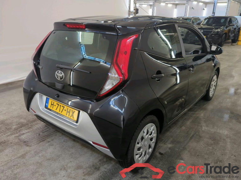 Toyota AYGO 1.0 VVT-i x-play 5d #2