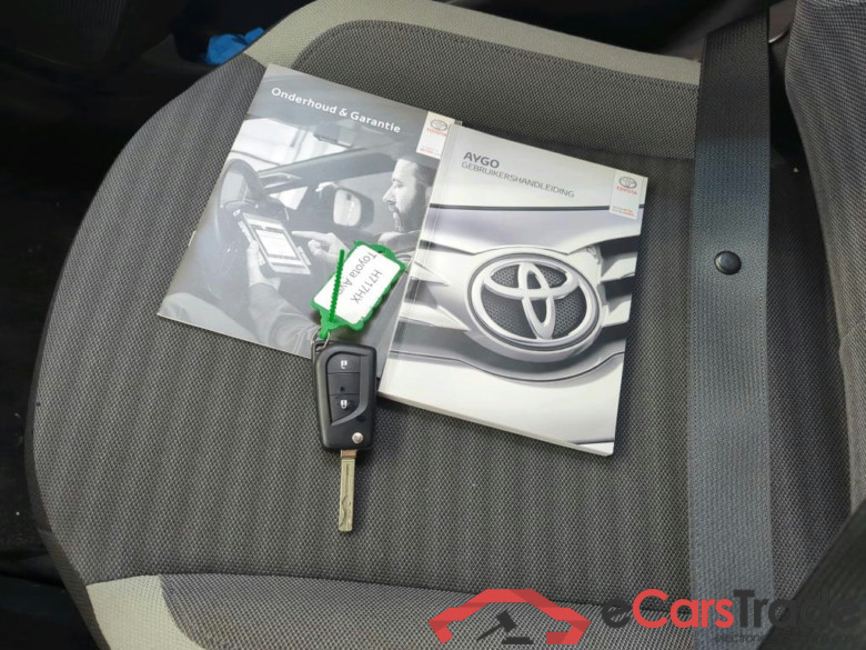 Toyota AYGO 1.0 VVT-i x-play 5d #4