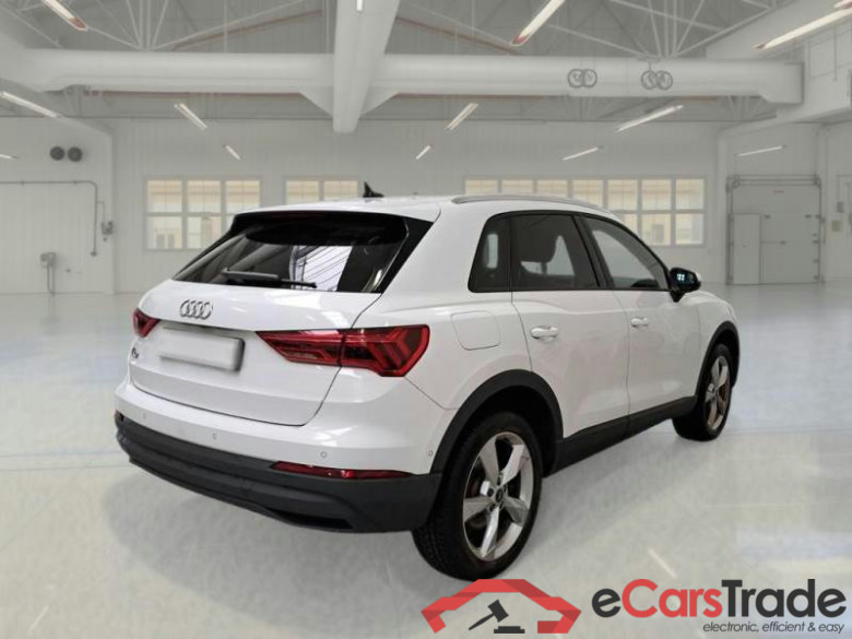 AUDI Q3 / 2018 / 5P / SUV 45 TFSI E S TRONIC BUSINESS #2