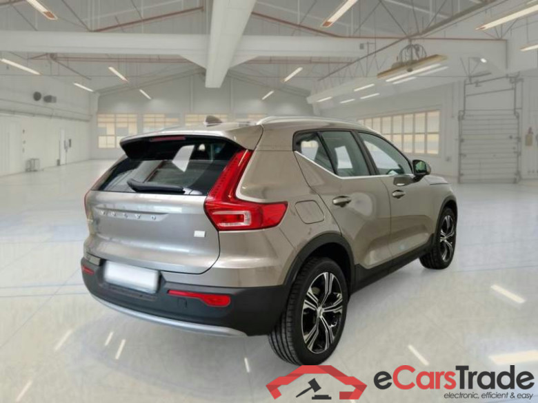 VOLVO XC40 / 2017 / 5P / SUV T5 PLUG-IN HYBRID RECH INSCRIP EXPR #2