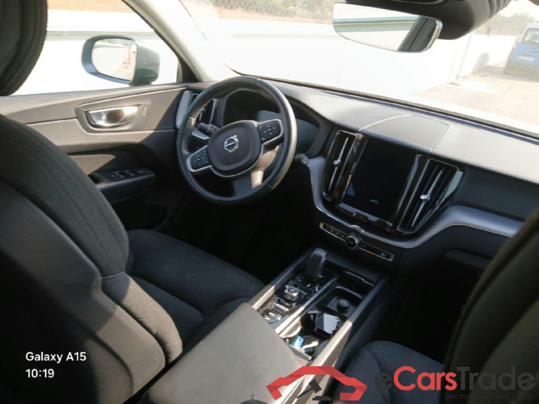 VOLVO XC60 / 2017 / 5P / todoterreno 2.0 D4 AWD Momentum Auto #3