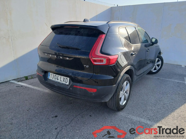 VOLVO XC40 / 2017 / 5P / todoterreno 1.5 T2 Momentum Core Auto #2