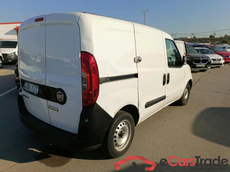 FIAT Doblò Cargo/2015/3P/furgón derivado de turismo Cargo Base 1.3 Multijet 70kW (95CV) #2