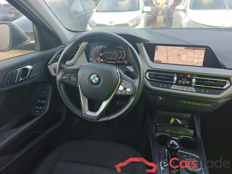 BMW Serie 1 / 2019 / 5P / berlina con portón 116d Corporate Auto. #3