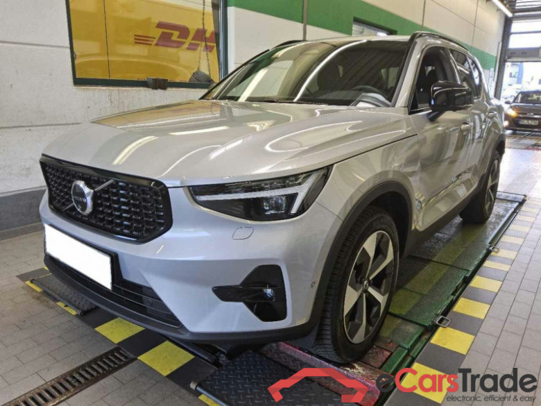 Volvo XC40 (2017->) DE - SUV5 B3 2WD EU6e, Plus Dark, (Facelift) 2024 - 2026