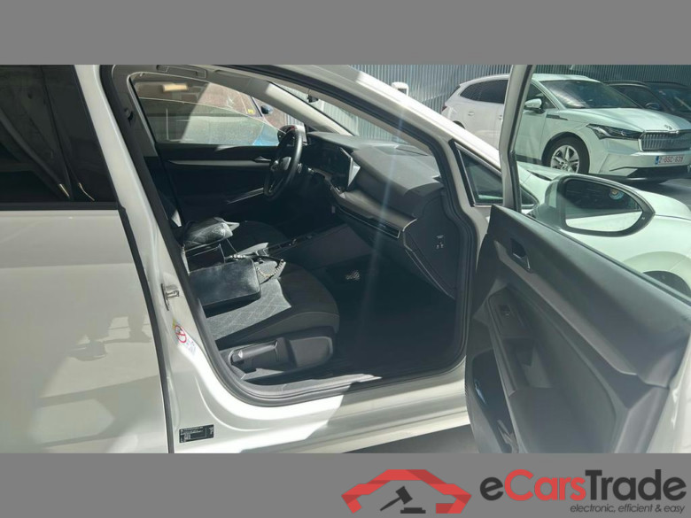 VOLKSWAGEN Golf VIII Golf 1.0 eTSI Life OPF DSG #6