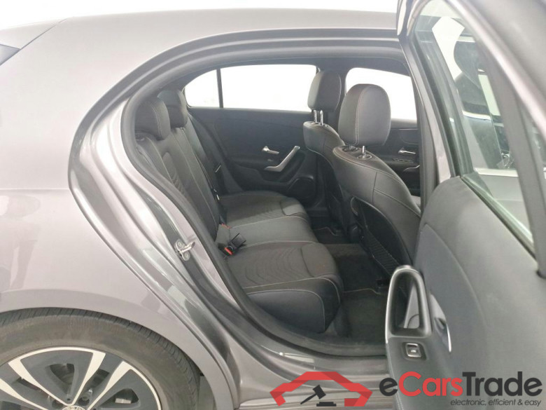 MERCEDES-BENZ A-CLASS 1.3 A 180 ESSENTIAL LINE DCT #6