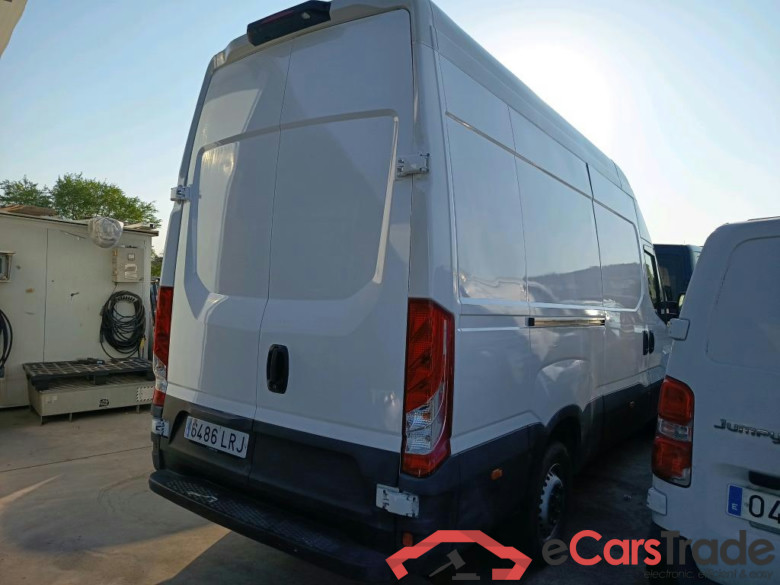 IVECO Daily / 2019 / 4P / furgón 2.3 TD 35S 16 V 3520L/H3 13,4 M3 #2