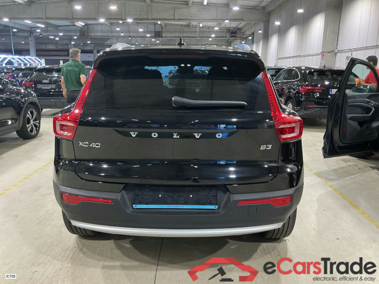 VOLVO XC40 2.0 B3 MHEV CORE LIMITED ED. DCT #5