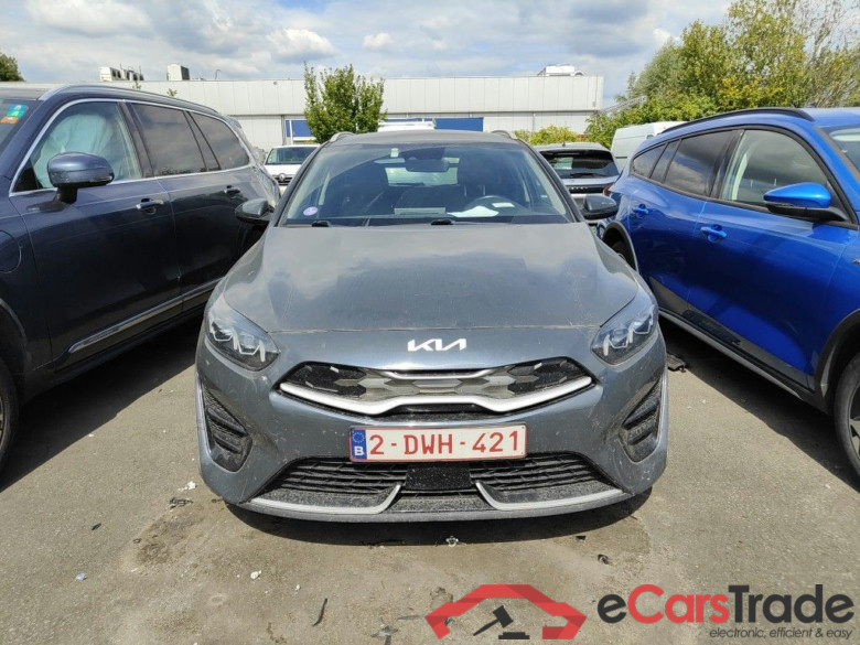 KIA cee'd Sportswagon Business Line 1.6 GDi PHEV DCT 5d !! Damaged Car !!!
