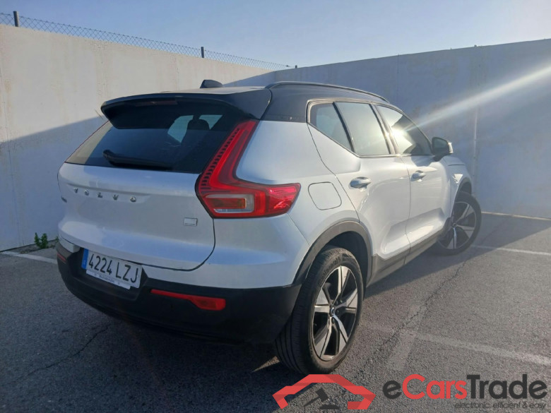 VOLVO XC40 / 2017 / 5P / todoterreno 1.5 T5 Twin Recharge R-Design Auto #2