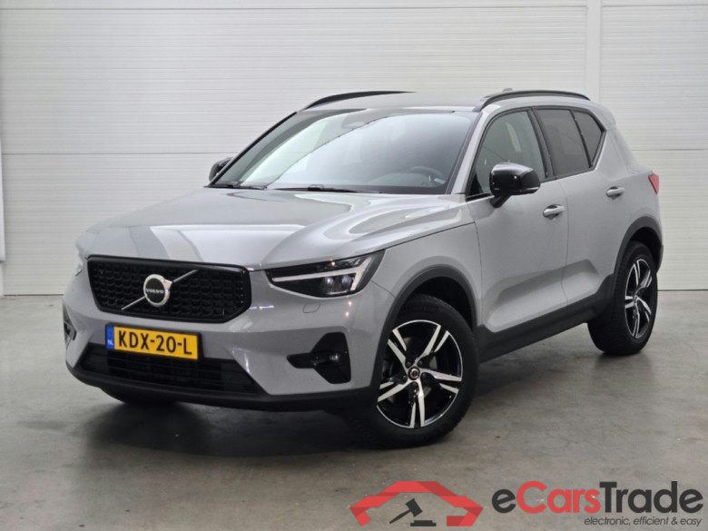 VOLVO XC40 2.0 B3 Plus Dark #1
