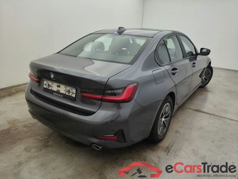 BMW 3 Reeks Berline 318dA (100 kW) 4d #2