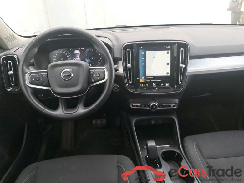 VOLVO XC40 / 2017 / 5P / todoterreno 2.0 B4 G AWD Momentum Pro Auto #3