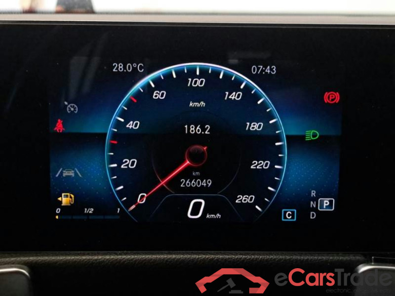 MERCEDES-BENZ GLB / 2019 / 5P / SUV GLB 200 D AUTOMATIC 4MATIC BUSINESS EXTR #4