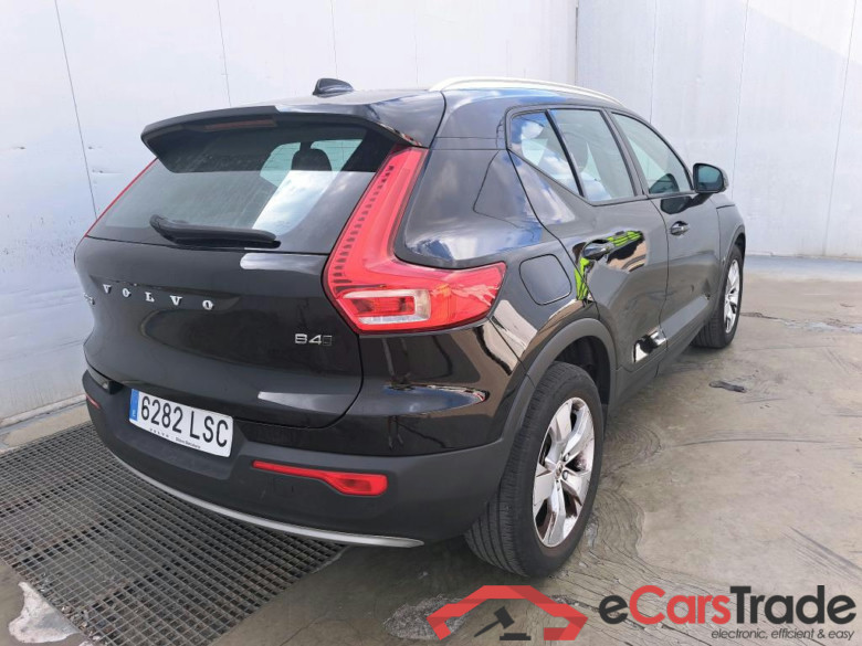 VOLVO XC40 / 2017 / 5P / todoterreno 2.0 B4 G AWD Momentum Pro Auto #2