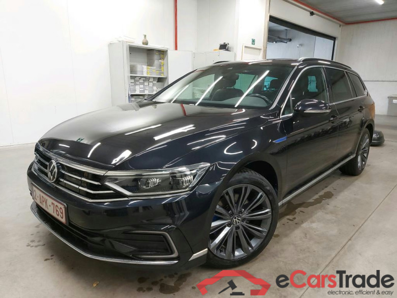 VOLKSWAGEN - VW  PASSAT VARIANT TSI GTE 218PK DSG6 Business Pack Adventure With Nappa Leather & Winter Pack & Matrix LED & Area View * HYBRID * #1