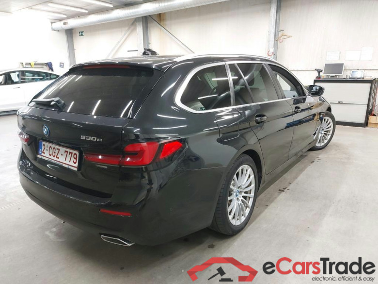 BMW - BMW 5 TOURING 530e 292PK Pack Comfort Plus With Dakota Leather & Active Cruise Control & Parking Assistant & Trailer Hook & Sunroof #2