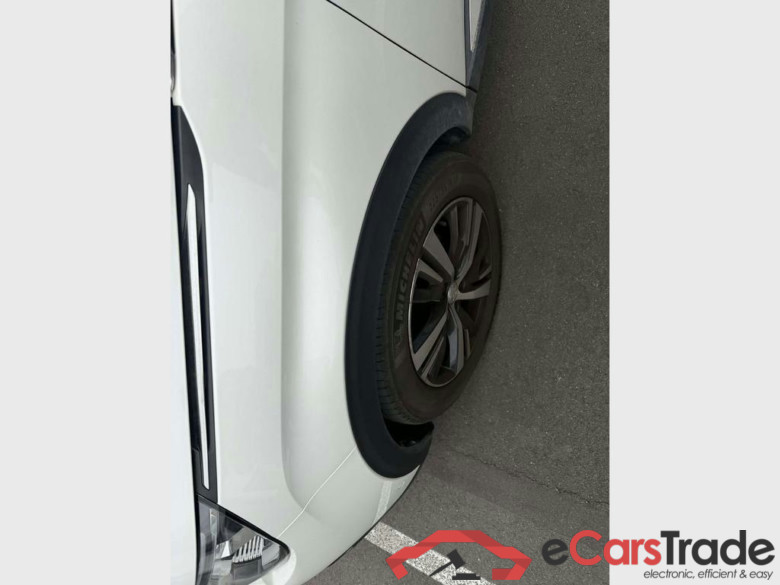 PEUGEOT 5008 1.2 PureTech Allure #2