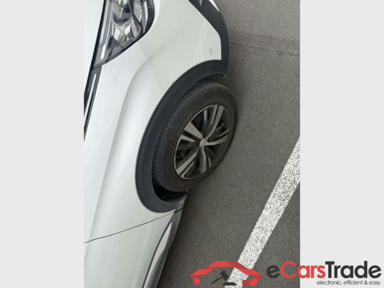 PEUGEOT 5008 1.2 PureTech Allure #6