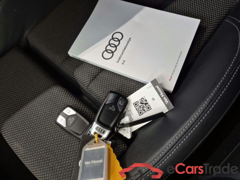 AUDI A4 Avant 35 TFSI S ed comp #6