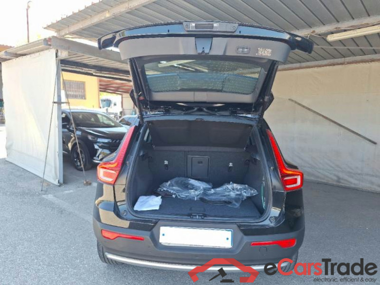 VOLVO XC40 / 2017 / 5P / SUV T4 PLUG-IN HYBRID AUTO RECH INSCRIP EXPR #5