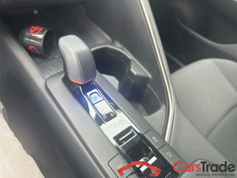 TOYOTA C-HR 2.0 Plug-in Hybrid 220 Dynamic #5