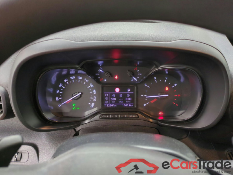 CITROEN Berlingo Van / 2018 / 4P / Fourgonnette M 650kg BlueHDi 130 S&S EAT8 Driver #6