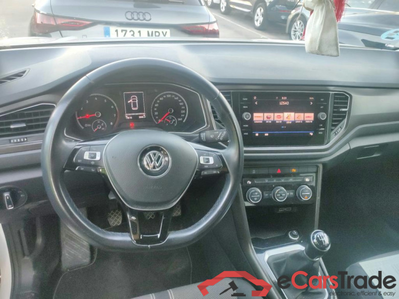 VOLKSWAGEN T-Roc / 2017 / 5P / todoterreno Advance 1.0 TSI 85kW (115CV) #3