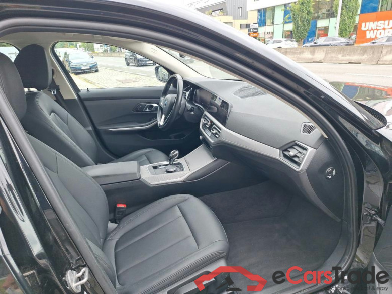 BMW - BMW 3 BERLINE 318dA 136PK Business Edition With Heated Seats & Foldable Towing Hook #3