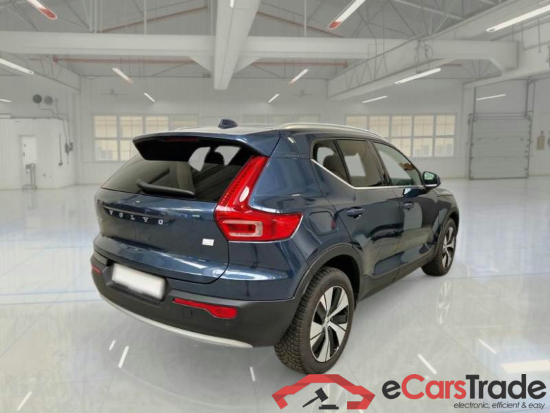 VOLVO XC40 / 2017 / 5P / SUV T5 PLUG-IN HYBRID AUTO RECH INSCRIP EXPR #2