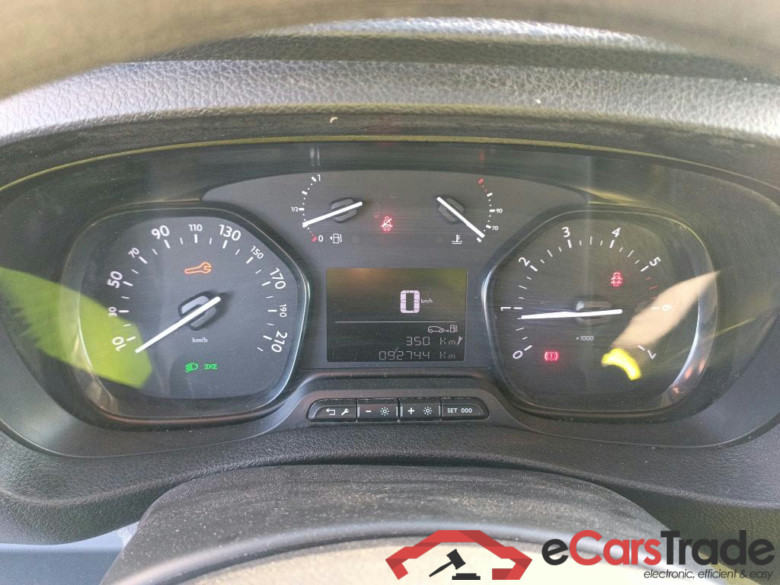 PEUGEOT Expert / 2016 / 4P / furgón Furgón Premium 1.5 BlueHDi 100 Standard (AC) #4