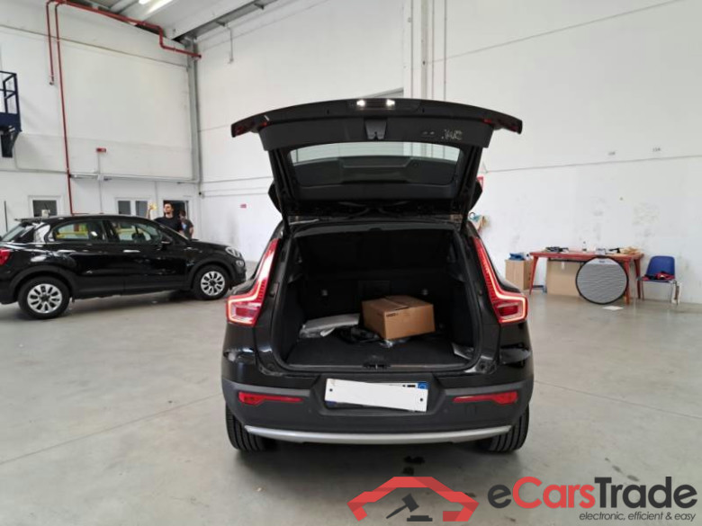 VOLVO XC40 / 2017 / 5P / SUV T4 PLUG-IN HYBRID AUTO RECH INSCRIP EXPR #5
