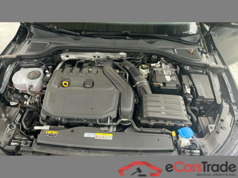 VOLKSWAGEN Golf VIII Golf 1.5 eTSI Life Business Premium OPF DSG #6
