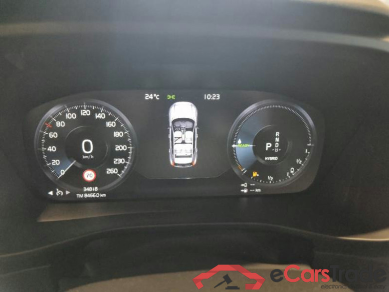 VOLVO XC40 / 2021 / 5P / SUV T4 Recharge Plug-in auto Core #4