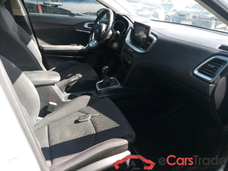 KIA XCeed / 2019 / 5P / todoterreno 1.0 T-GDi Drive 88kW (120CV) #6