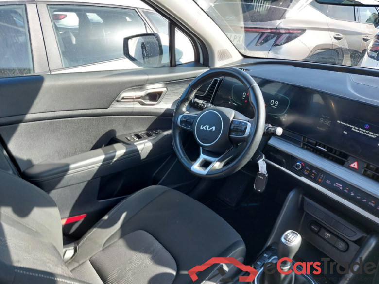 KIA Sportage / 2022 / 5P / todoterreno 1.6 T-GDi MHEV 110kW (150CV) Drive 4x2 #3
