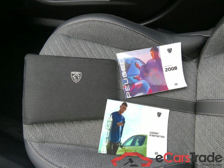 Peugeot 2008 Allure 1.2 PureTech 100 S&S BVM6 #4