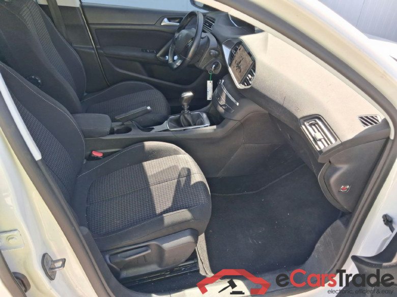 PEUGEOT 308 / 2017 / 5P / berlina con portón 5P Active Pack BlueHDi 100 S&S #6