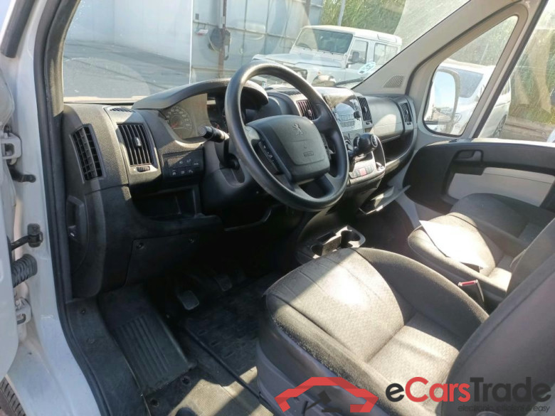 PEUGEOT Boxer / 2014 / 4P / furgón 335 L2 H2 BHDI 103kW (140CV) S&S 6 V. M (CX) #3