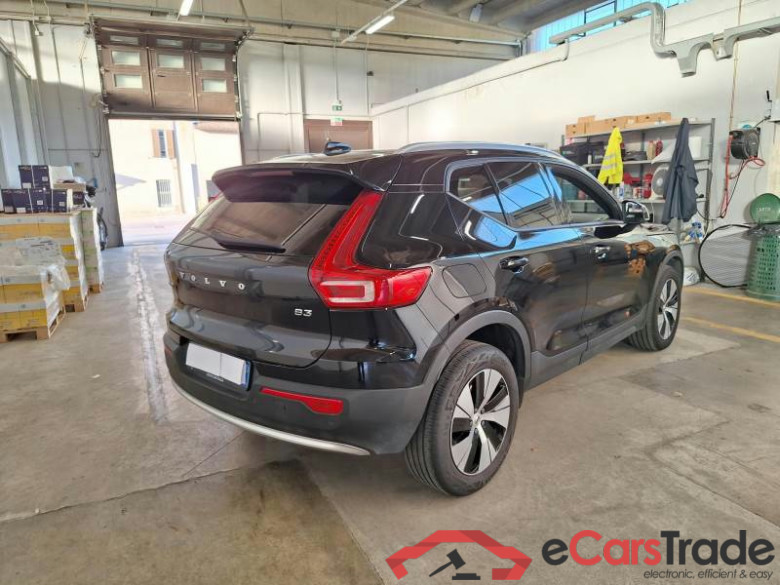 VOLVO XC40 / 2021 / 5P / SUV B3 AUTOMATICO CORE #2