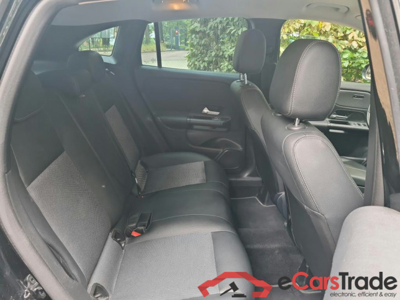 MERCEDES-BENZ GLA - Klasse 1.3 GLA 180 DCT BUSINESS SOLUTION #6