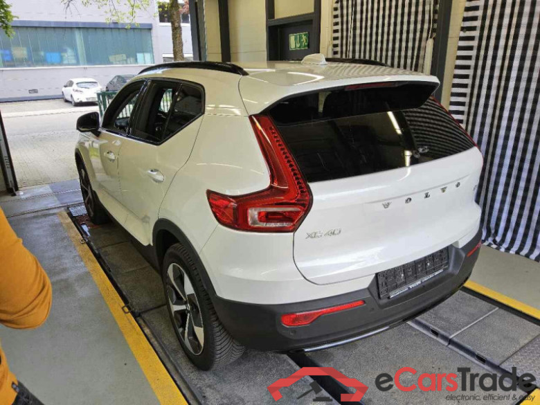 Volvo XC40 (2017->) DE - SUV5 B4 2WD EU6d, Plus Dark, (Facelift) 2022 - 2024 #4
