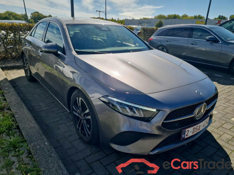 MERCEDES-BENZ A-CLASS LIMOUSINE 1.3 A 180 ESSENTIAL LINE DCT #2