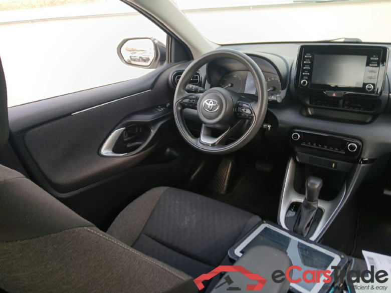 TOYOTA Yaris / 2020 / 5P / berlina con portón 1.5 120H Business Plus #3